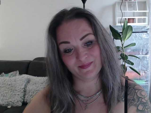 Weronique's BongaCams show and profile