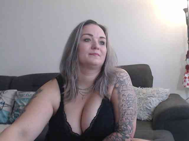 blondeWeronique webcam