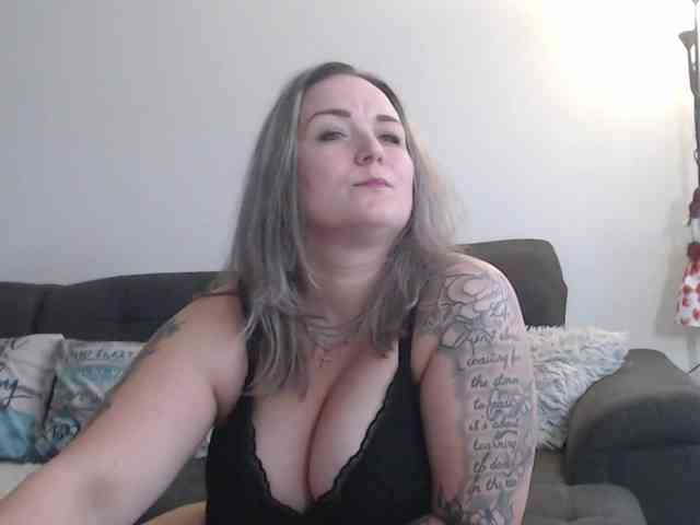 blondeWeronique webcam