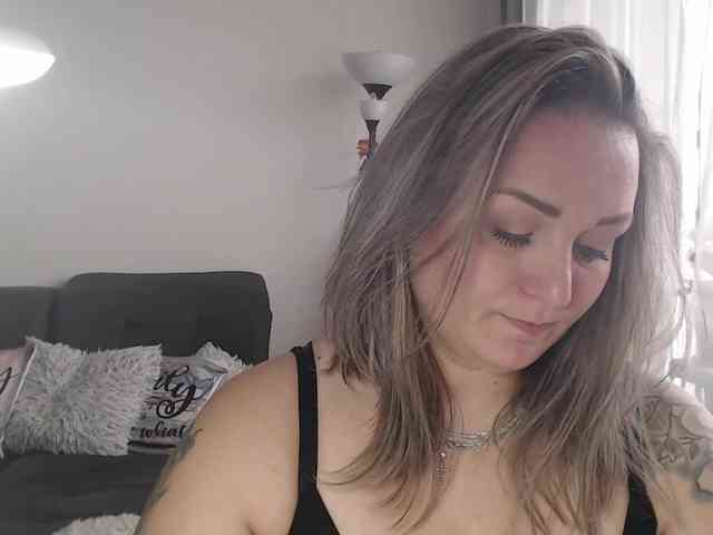 blondeWeronique webcam