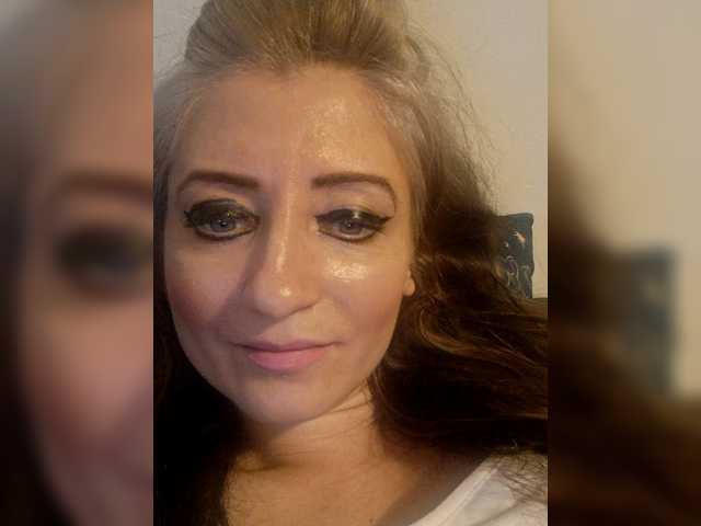 ChristianaHot live room