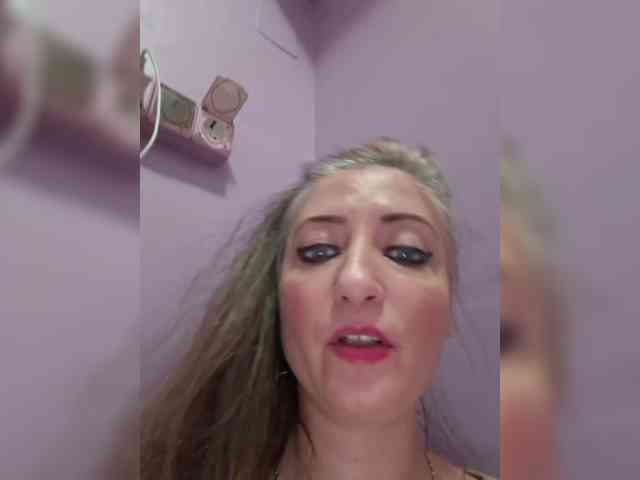 ChristianaHot webcam