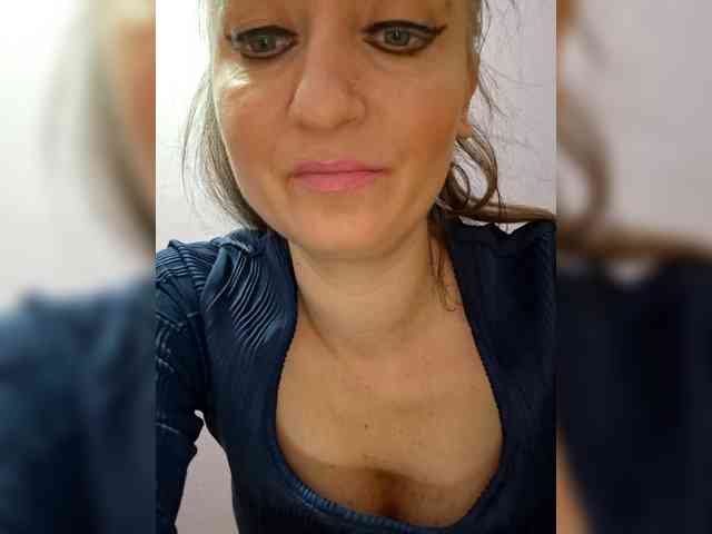 ChristianaHot webcam