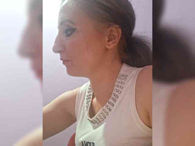 ChristianaHot webcam