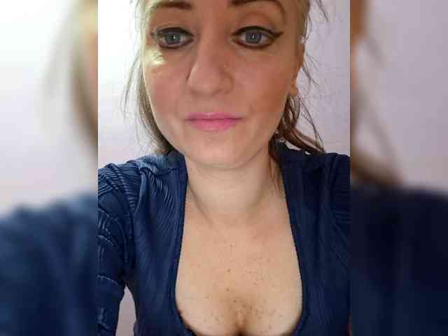 ChristianaHot webcam