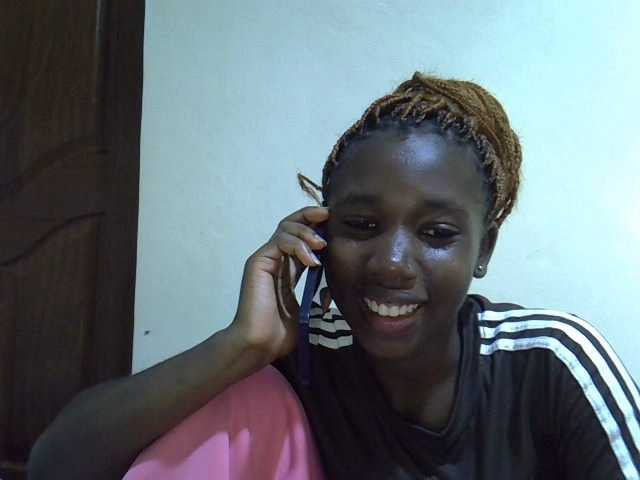 sexyshary Live Cam on BongaCams