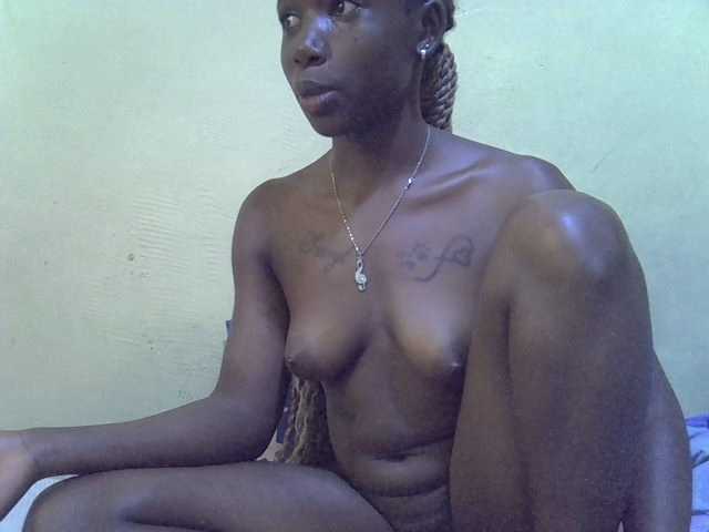 sexyshary webcam bongacams model stream image