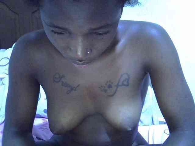 sexyshary Live Webcam on BongaCams