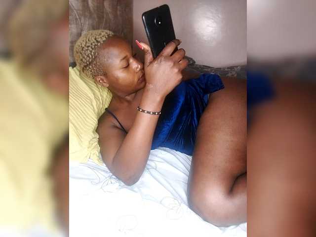 Shan-4's BongaCams show and profile