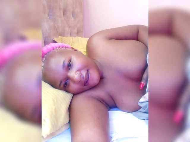 Shan-4's BongaCams show and profile