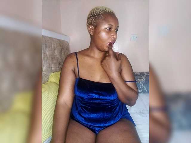 Shan-4's BongaCams show and profile