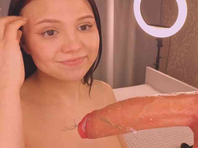 MillieBobby-JR webcam