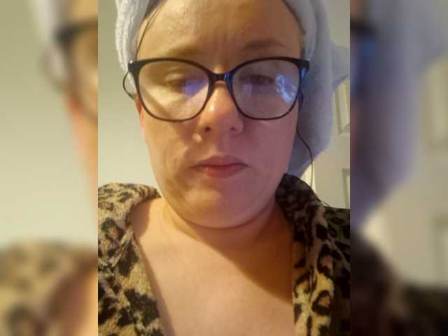 Emmalou38's BongaCams show and profile