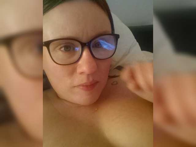Emmalou38's BongaCams show and profile