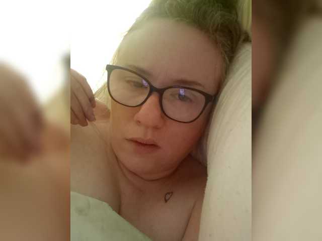 Emmalou38's BongaCams show and profile