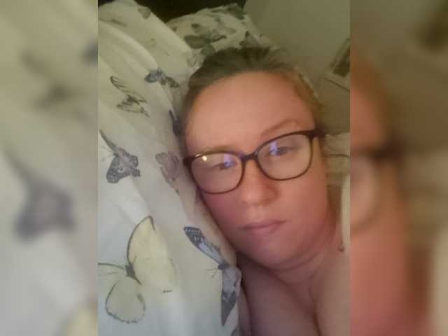 Emmalou38's BongaCams show and profile
