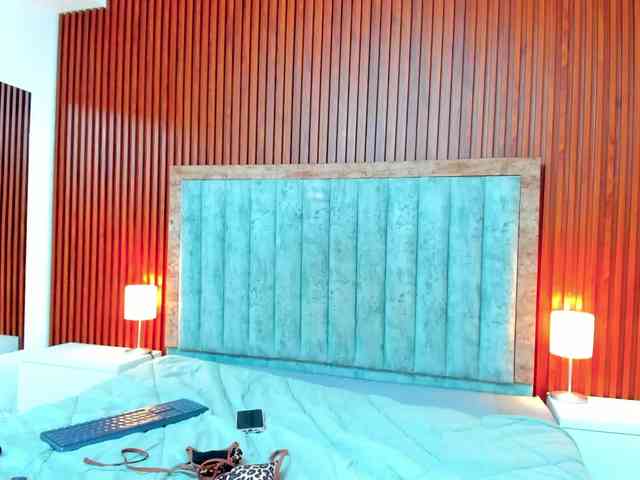 Arianaa-Cooper webcam