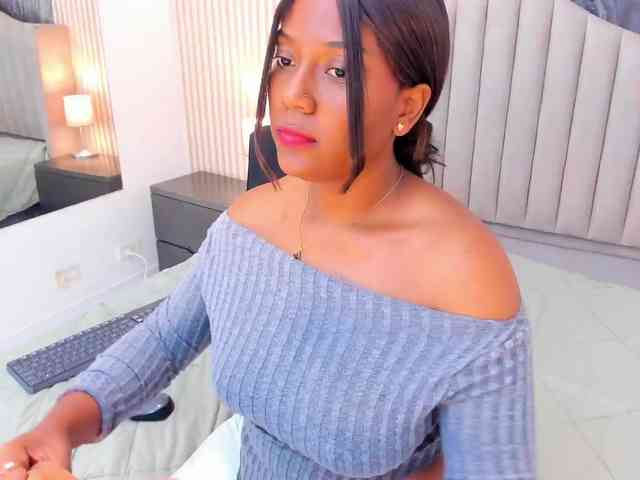 Arianaa-Cooper webcam