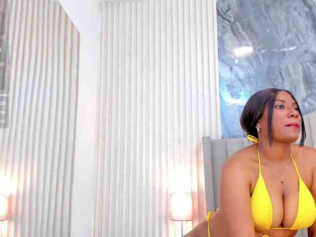 Arianaa-Cooper webcam