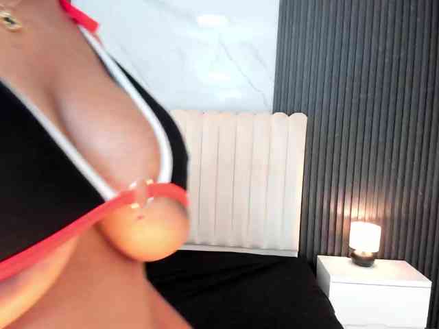 Arianaa-Cooper webcam