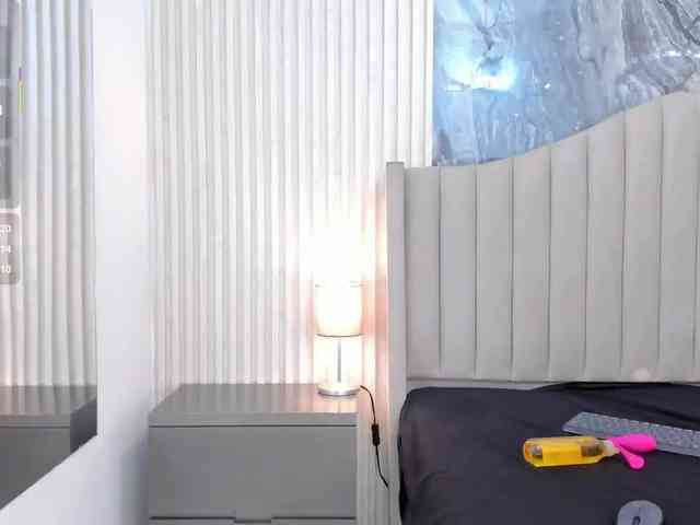 Arianaa-Cooper webcam