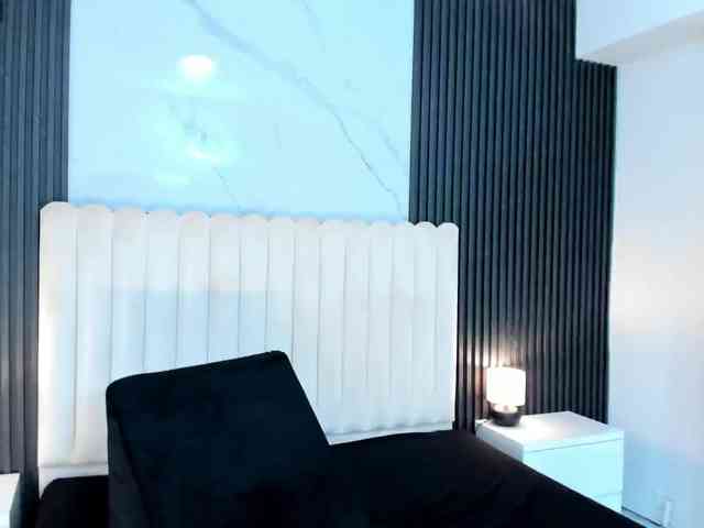 Arianaa-Cooper webcam