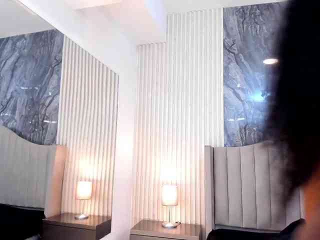 Arianaa-Cooper webcam