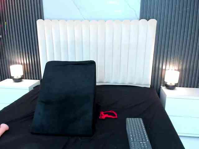 Arianaa-Cooper webcam