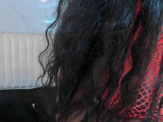 Arianaa-Cooper webcam