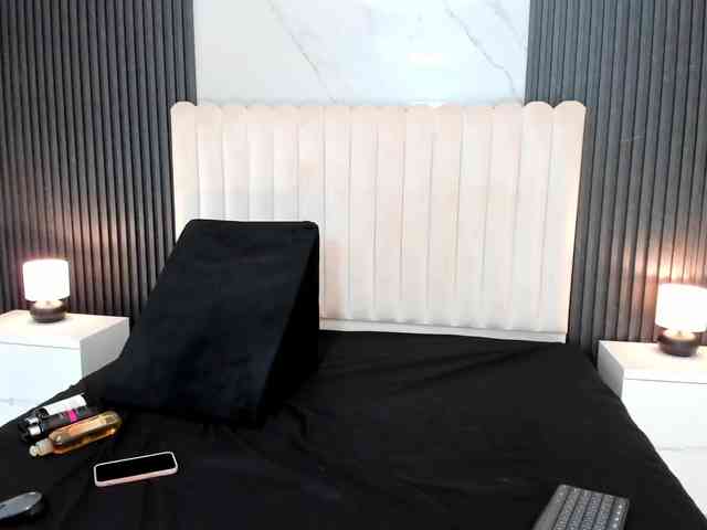 Arianaa-Cooper webcam