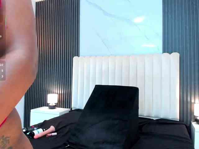 Arianaa-Cooper webcam