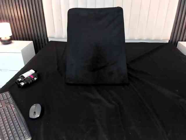 Arianaa-Cooper webcam