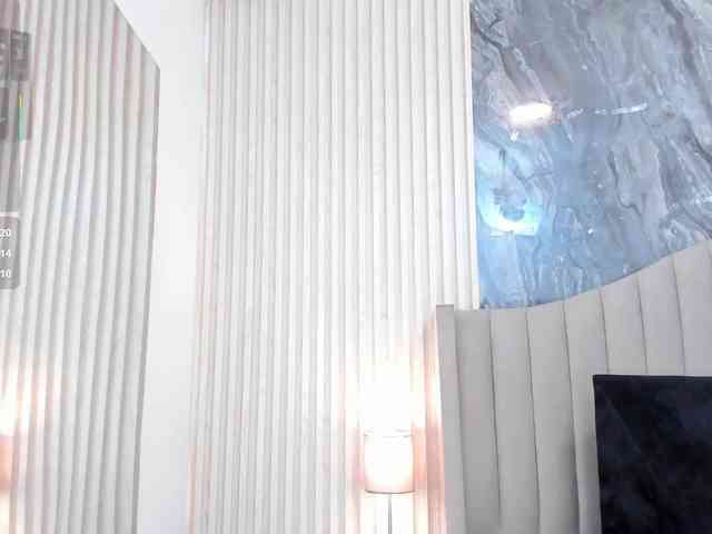 Arianaa-Cooper webcam