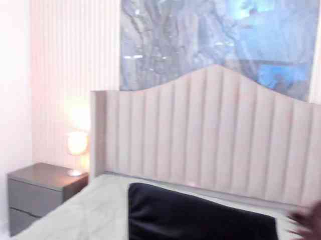 Arianaa-Cooper webcam