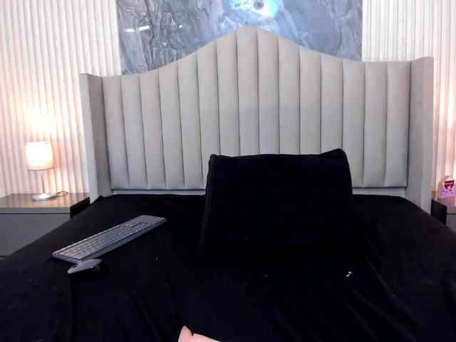 Arianaa-Cooper webcam