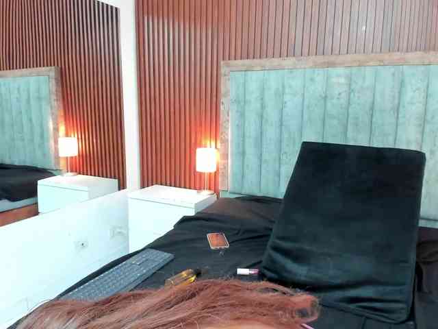 Arianaa-Cooper webcam