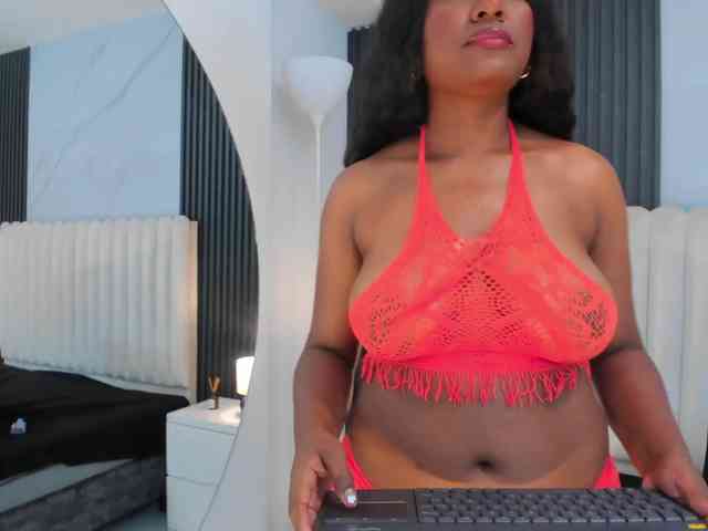 Arianaa-Cooper webcam