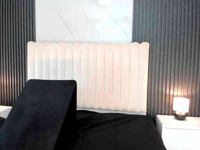 Arianaa-Cooper webcam