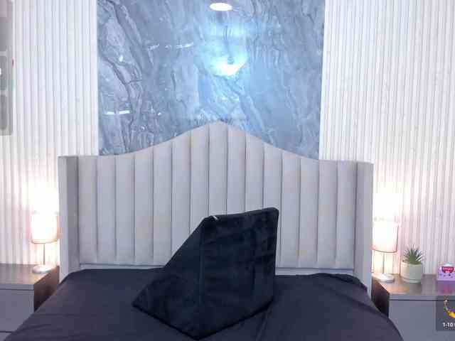 Arianaa-Cooper webcam