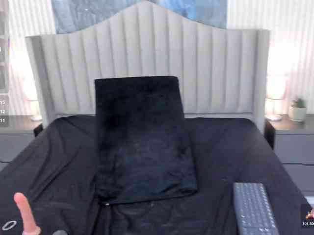 Arianaa-Cooper webcam