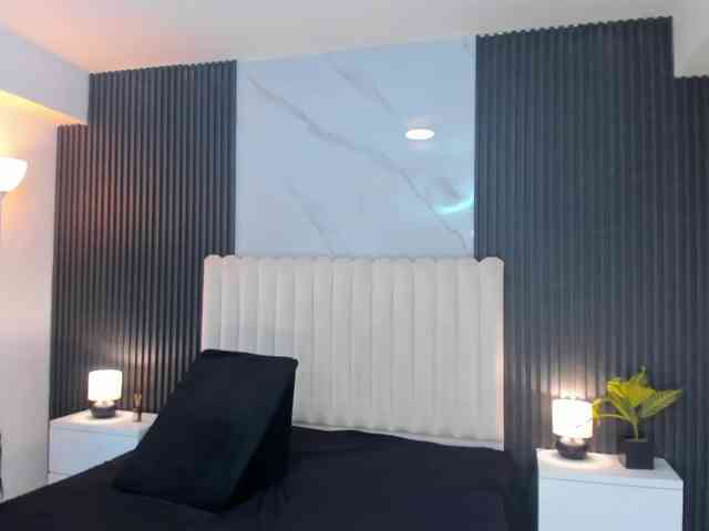 Arianaa-Cooper webcam