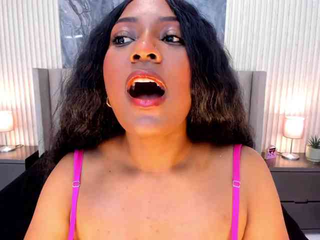 Arianaa-Cooper webcam