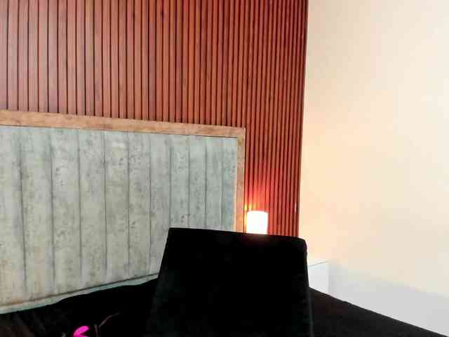 Arianaa-Cooper webcam