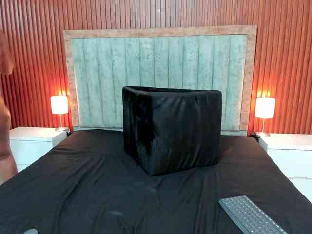 Arianaa-Cooper webcam