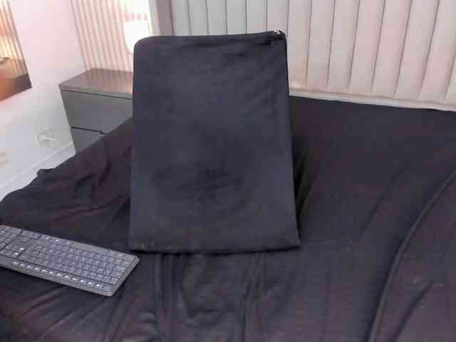 Arianaa-Cooper webcam