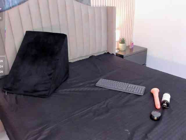 Arianaa-Cooper webcam