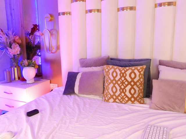 AmberPeach's BongaCams show and profile