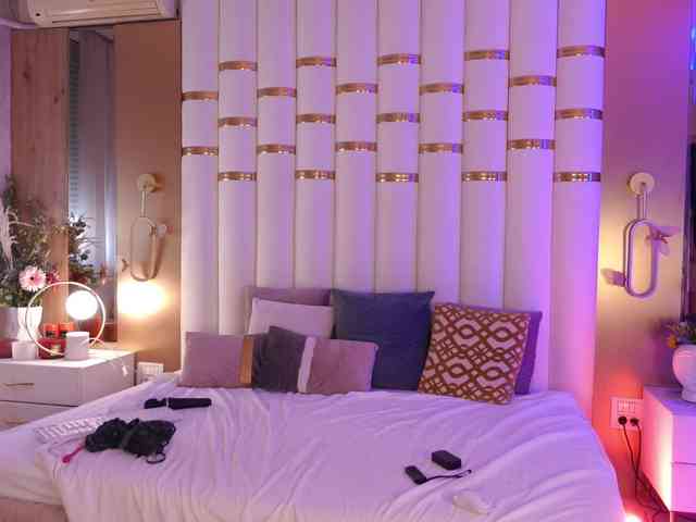 AmberPeach Live Webcam on BongaCams