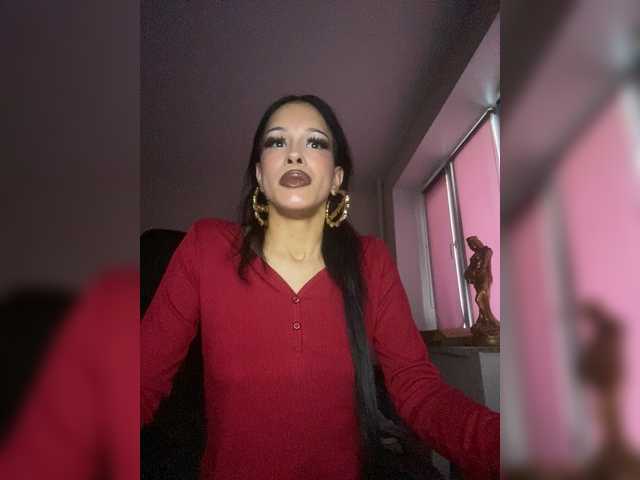 Gloria8's BongaCams show and profile