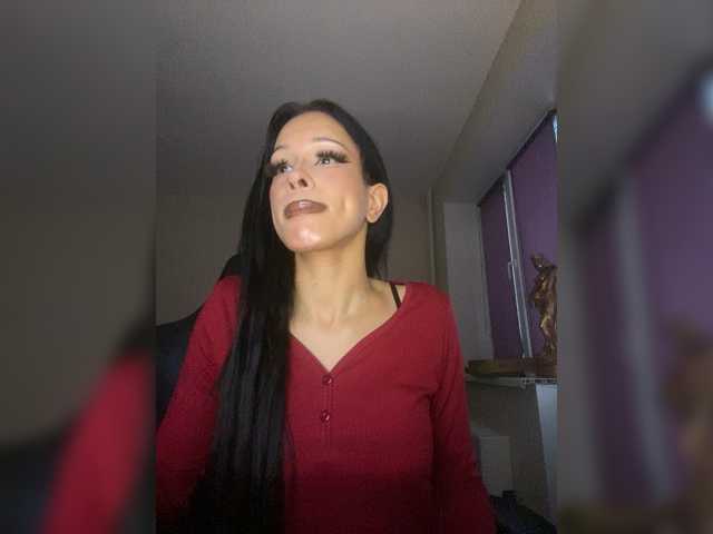 Gloria8's BongaCams show and profile